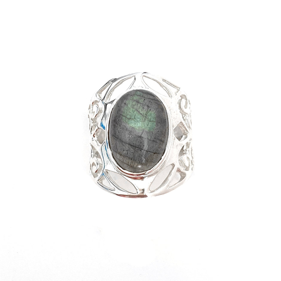 Grand Filigree Oval Labradorite Ring