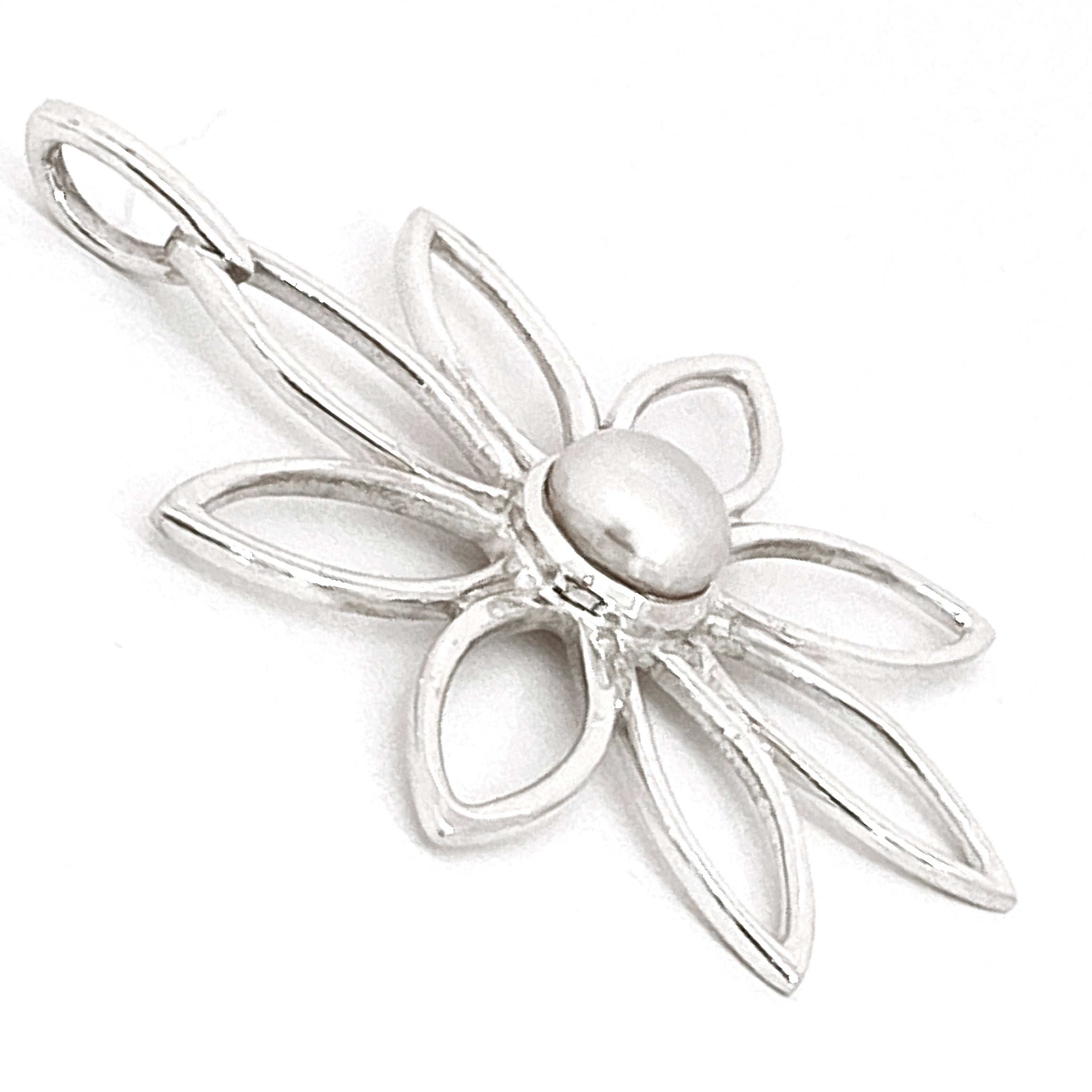 Mother of Pearl Flower Pendant