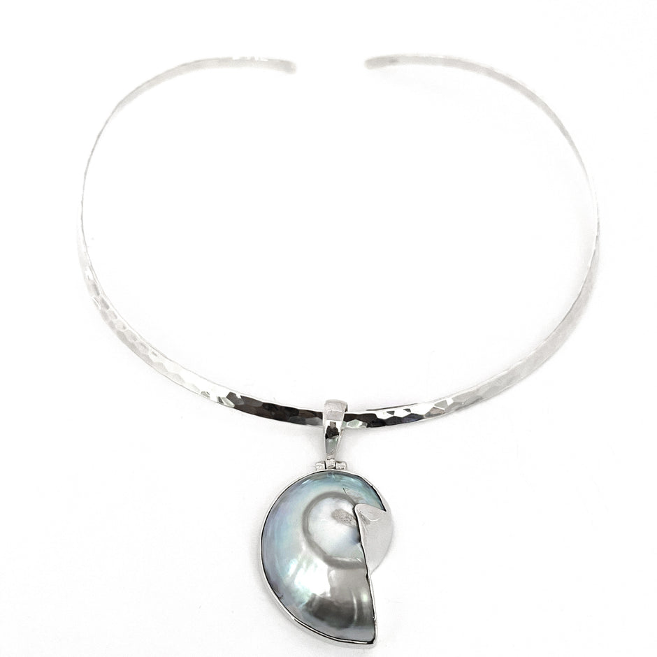 Nautilus Mother of Pearl Pendant Set
