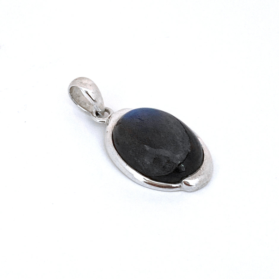 Silver Oval Labradorite Pendant